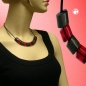 Preview: Halskette Schrägperle Kunststoff rot-transparent und schlammfarben Vollgummi schwarz 45cm