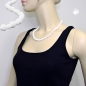 Preview: Halskette 2 verschiedene Kunststoffperlen im Wechsel weiß-glänzend 50cm
