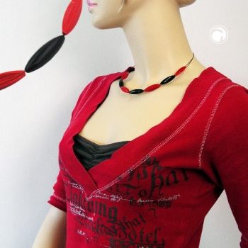 Halskette Drahtkette Rillenoliven schwarz und rot Kunststoffperlen 45cm