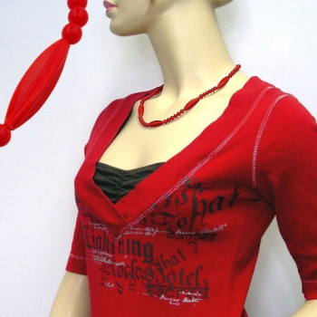 Halskette Rillenolive und Perle rot Kunststoff Verschluss silberfarbig 50cm