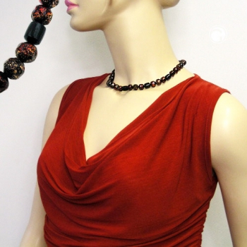 Halskette 10mm Kunststoffperlen schwarz-rot-gold-gesprenkelt 42cm