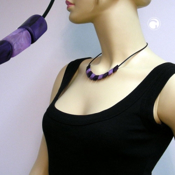 Halskette Schrägperle Kunststoff lila-seidig und flieder-marmoriert Vollgummi schwarz 45cm