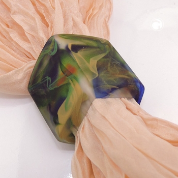 Tuchring 45x36x18mm Sechseck grün-​blau-oliv-marmoriert matt Kunststoff