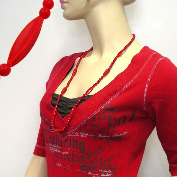Halskette Rillenolive und Perle rot Kunststoff Verschluss silberfarbig 80cm